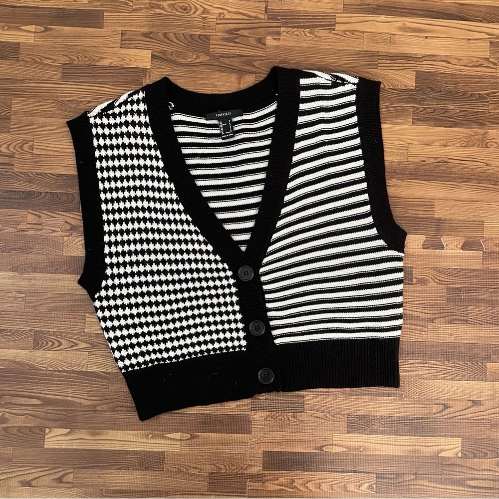Forever 21 Patterned Button-up Sweater Vest Black and White Small